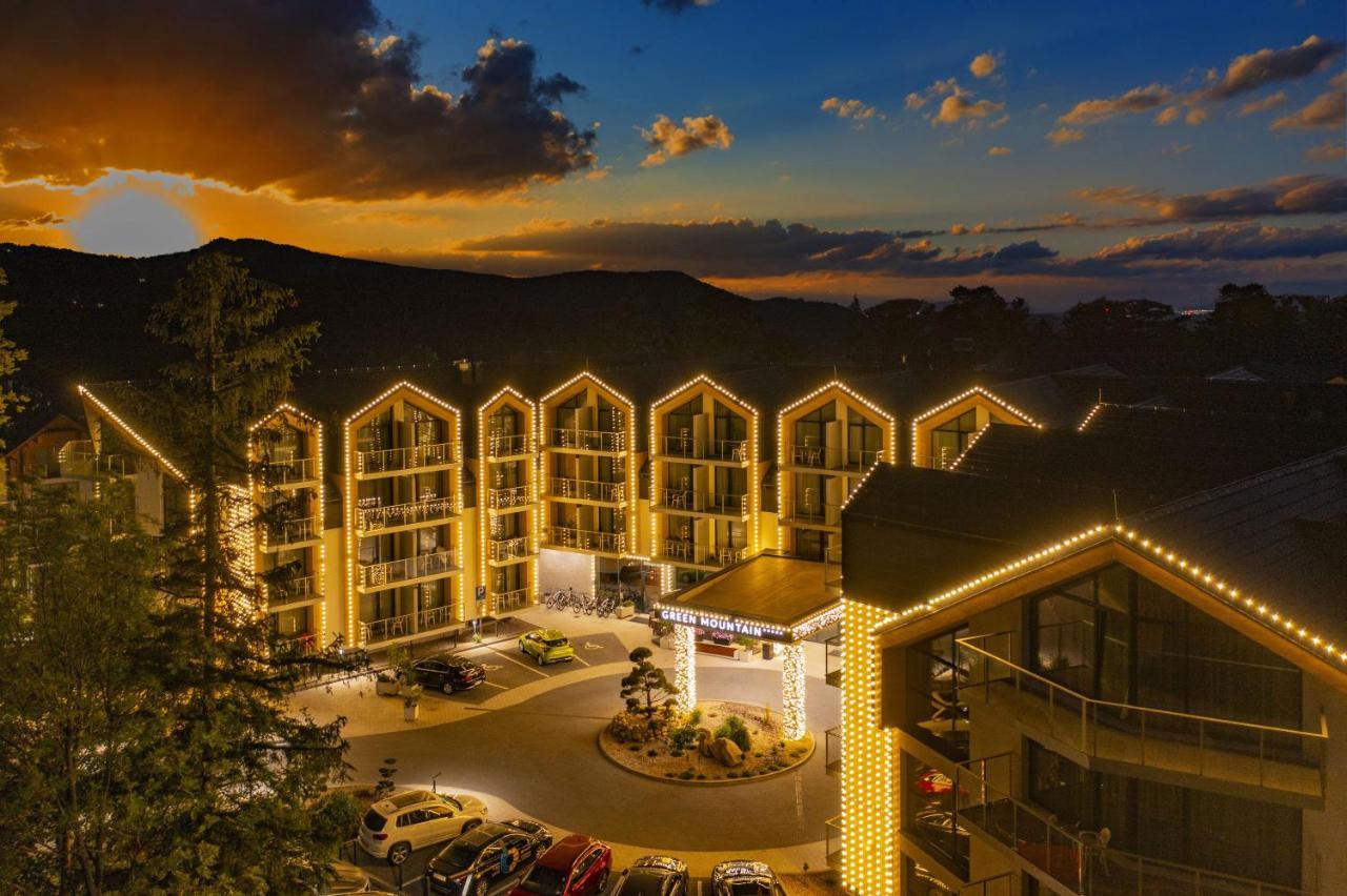 Green Mountain 5* Hotel Karpacz Bagian luar foto The Village at Mammoth