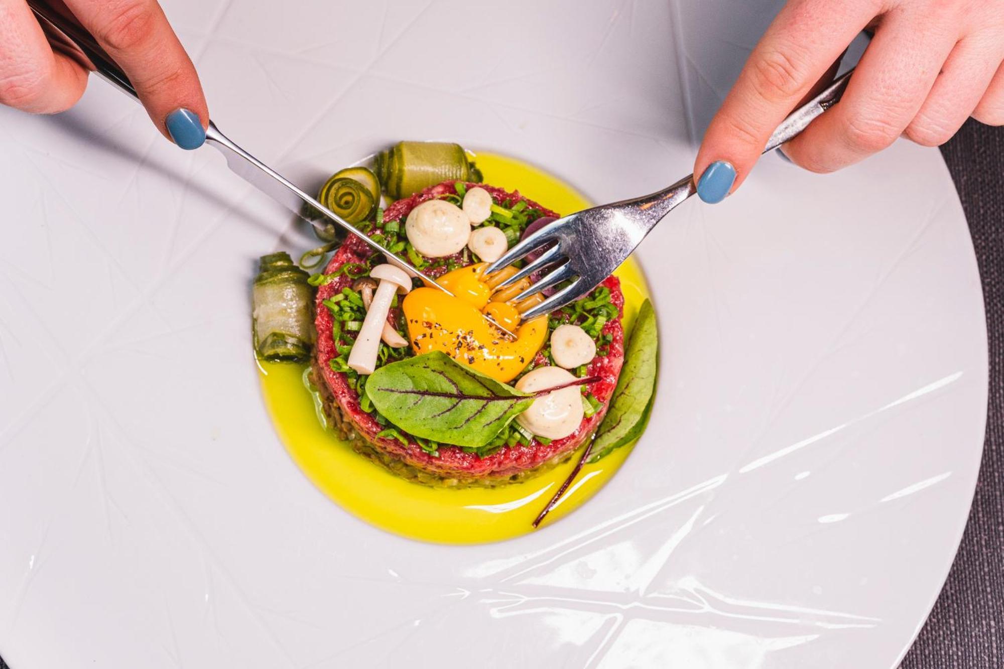 Green Mountain 5* Hotel Karpacz Bagian luar foto A steak tartare