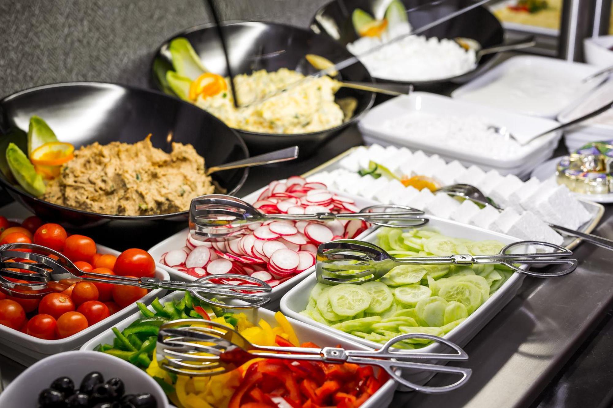 Green Mountain 5* Hotel Karpacz Bagian luar foto A salad bar