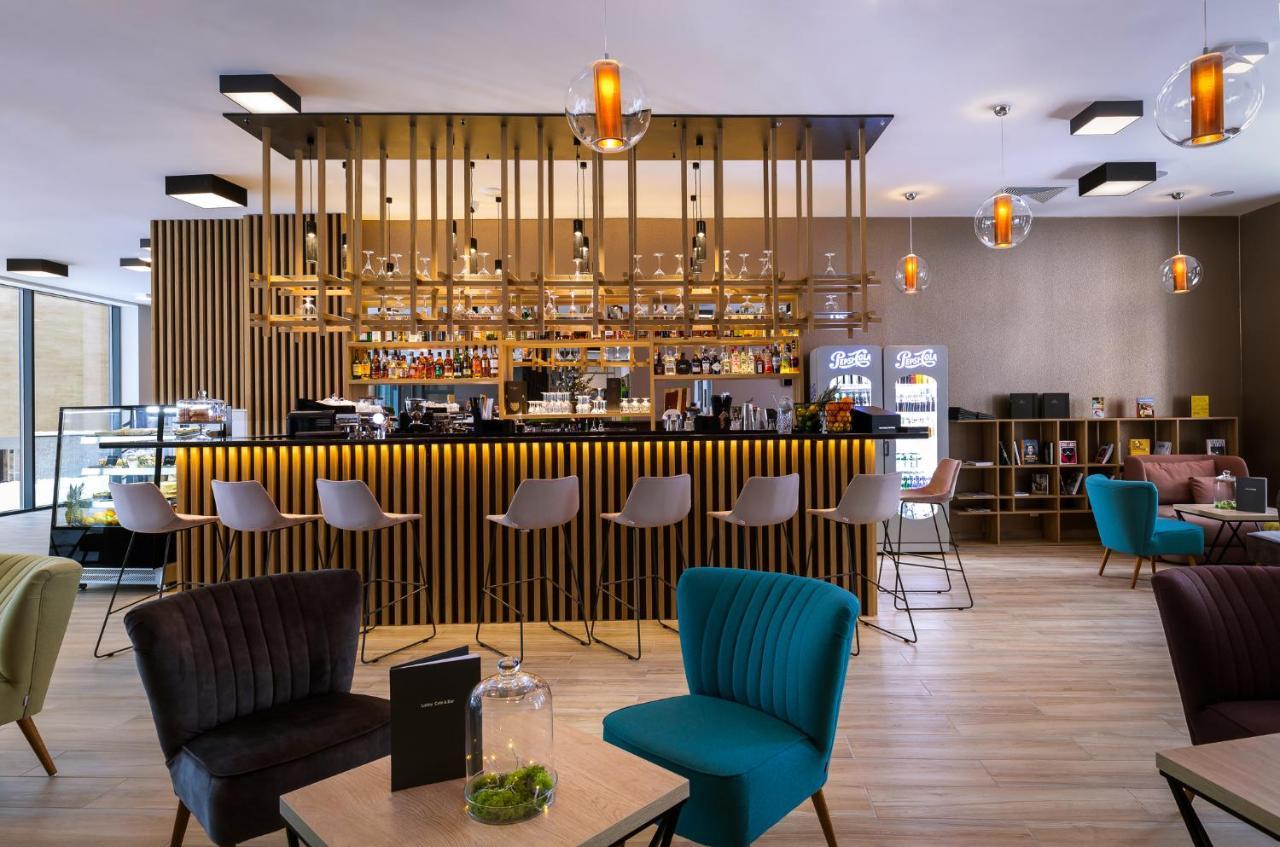 Green Mountain 5* Hotel Karpacz Bagian luar foto The lounge at the airport